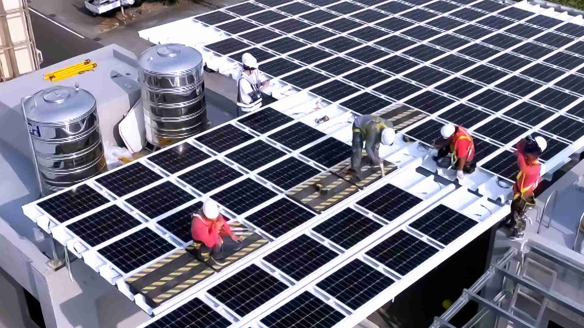 EBpay着力于替代能源之技术研发，，，，如光电浪板的相关制程、、、、设备与产品，，，其中所开发之光电整合型浪板，，，，减少传统金属支架安装，，，，更提升耐候度，，，，可广泛运用于多元场域，，，并辅助建筑达到净零碳排目标